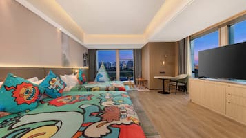 Premium-Zimmer (Kids Theme) | Hochwertige Bettwaren, Daunenbettdecken, Zimmersafe, Schreibtisch