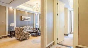 Living area - Hangzhou Huacheng Fengting Hotel (Hangzhou)