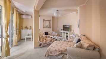 Villa, 3 Bedrooms, Jetted Tub, Sea View | Living room | Plasma TV, fireplace, DVD player