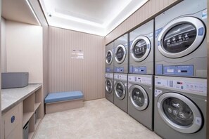 Laundry room - HanTing Hotel (Shanghai Hongqiao Railway Station) (Shanghai)