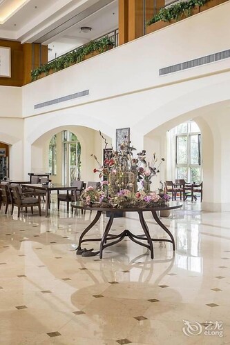 Haikou Hongheyuan Healthcare Holiday Hotel