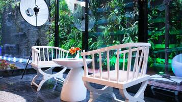 Coin salon dans le hall