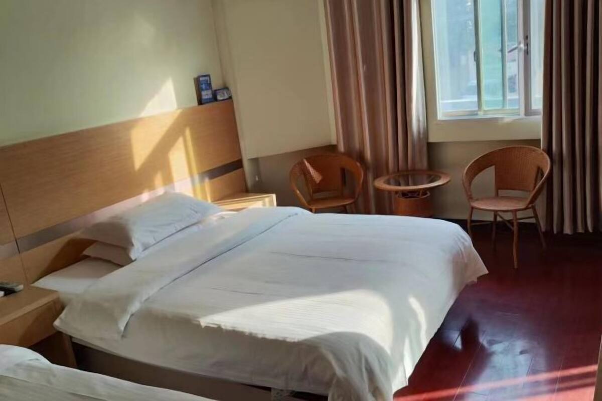 In-room safe, free WiFi