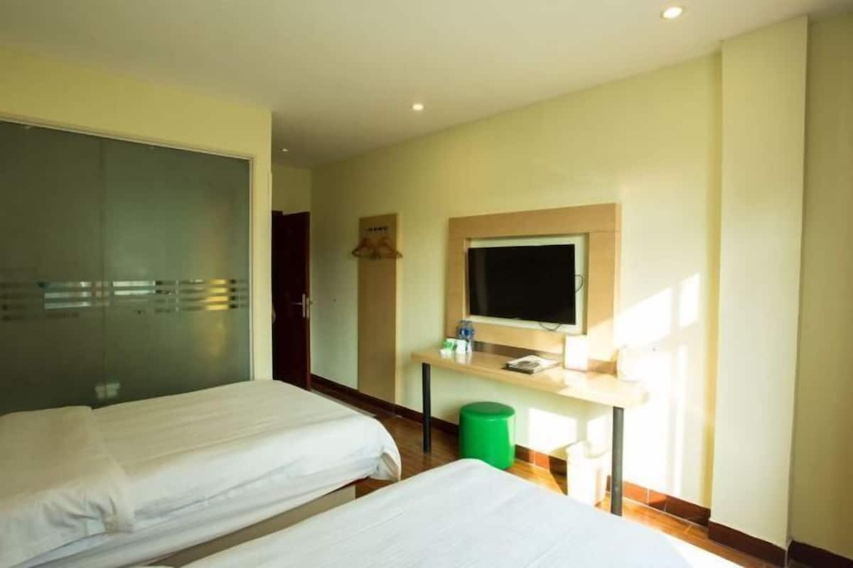 In-room safe, free WiFi