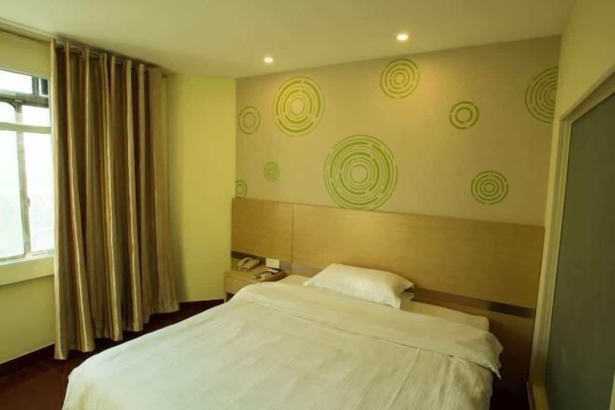 In-room safe, free WiFi