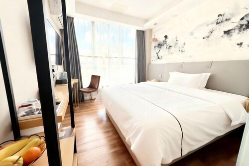 Tai Hua Fashion Hotel(Shenzhen Huaqiang North Yannan subway station store)