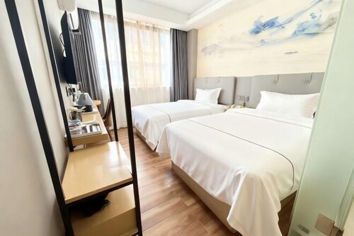 Tai Hua Fashion Hotel(Shenzhen Huaqiang North Yannan subway station store)