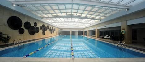 Piscine couverte, piscine extérieure