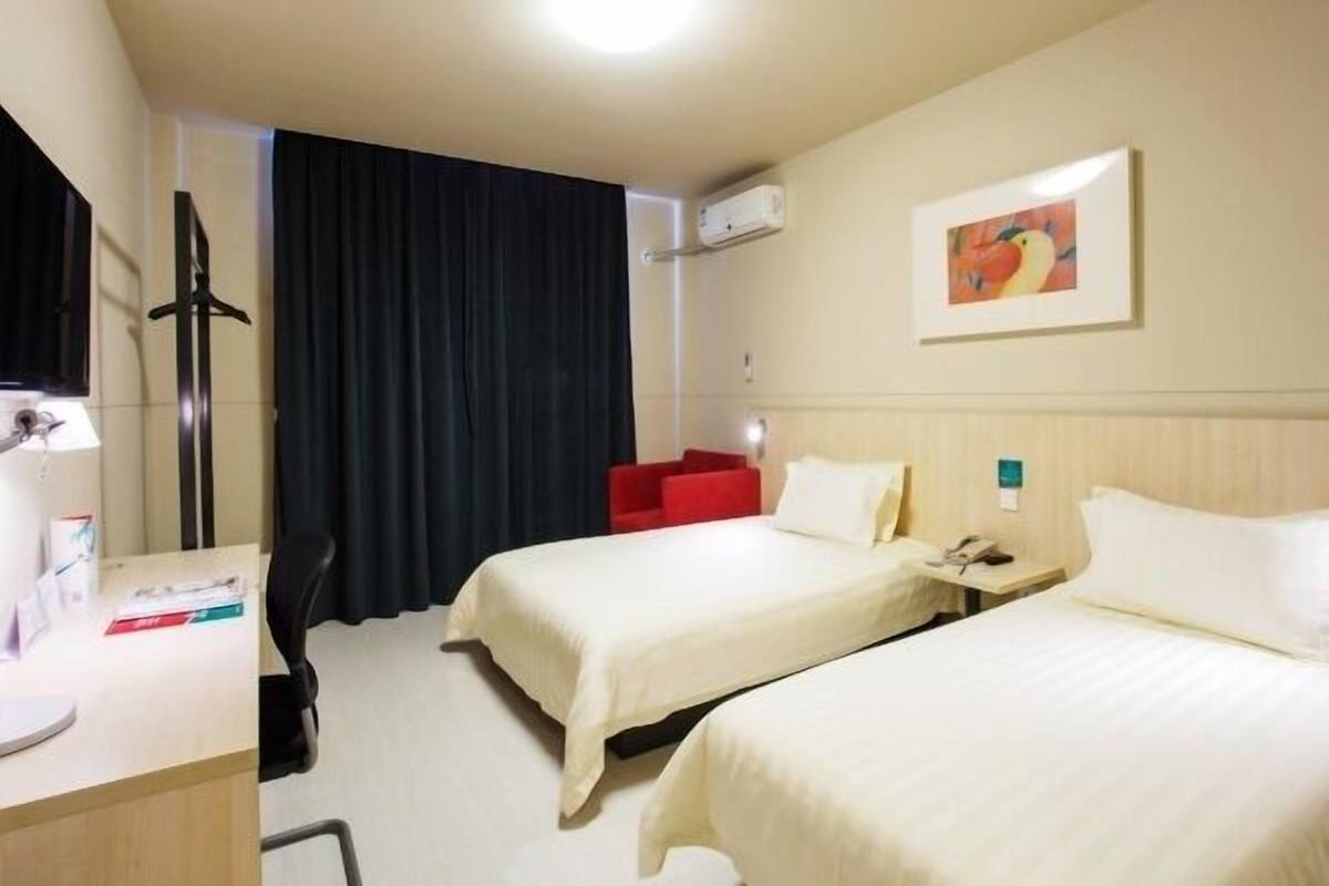 Twin Room (A)