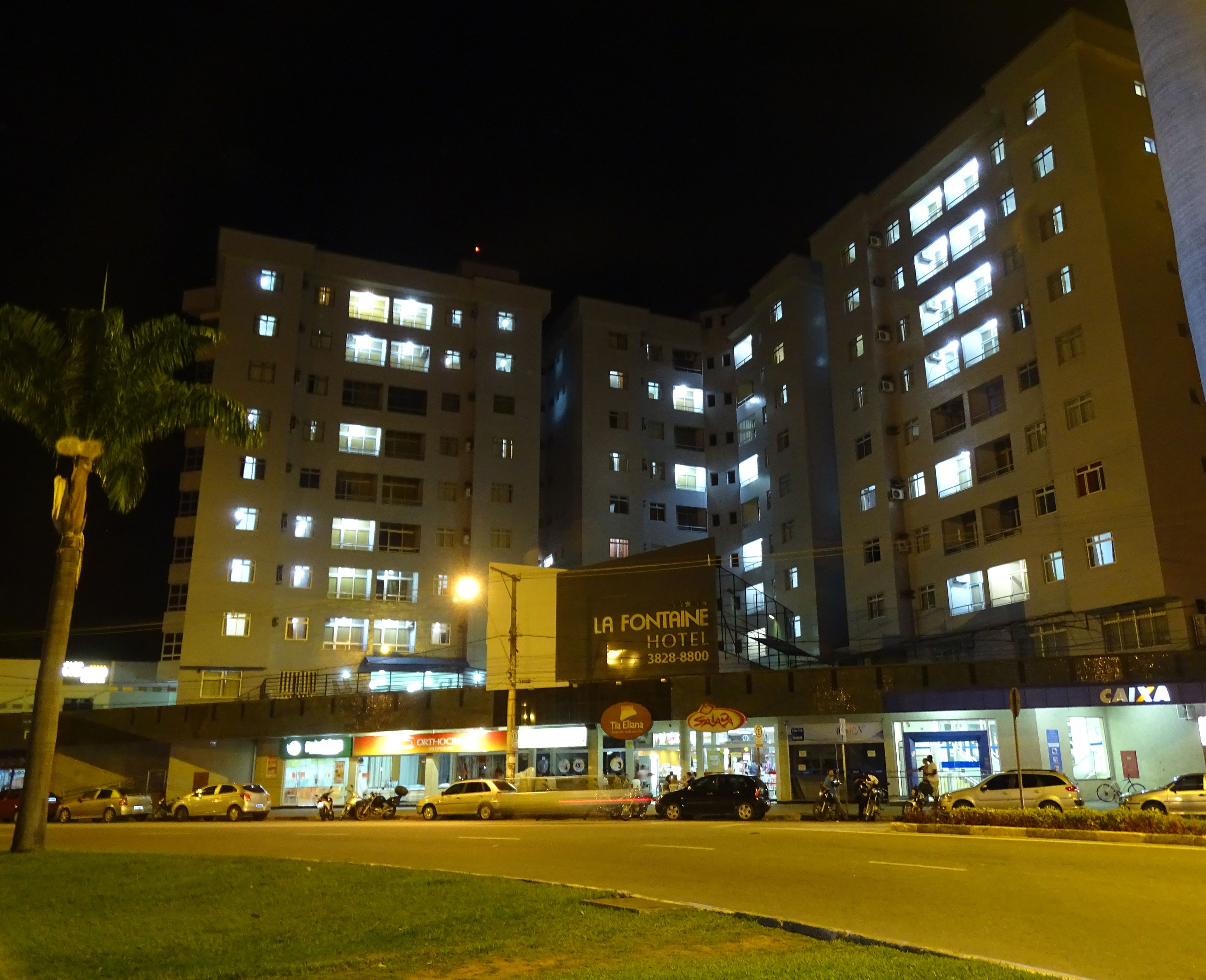 住宿正面 - 傍晚/夜晚