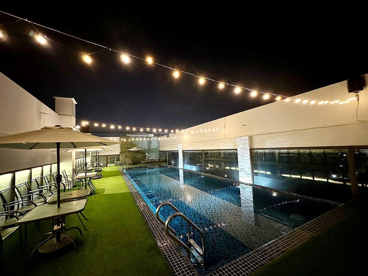 seasonal outdoor pool