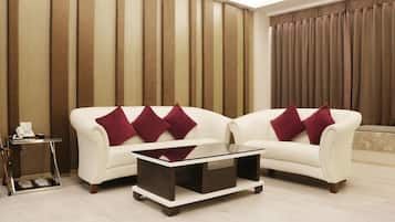 Executive Suite | Premium bedding, down comforters, minibar, in-room safe