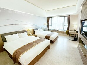Habitación familiar, 2 camas matrimoniales | Vista desde la habitación