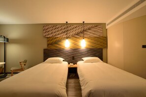 Twin Room | Desk, blackout curtains, soundproofing, free WiFi