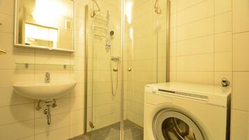 Standard-Studio, 1 Einzelbett, Kühlschrank und Mikrowelle (50€ cleaning fee on top of the rate) | Badezimmer | Haartrockner, Handtücher