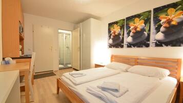 Studio mit Doppelbett,Kochnische, Nichtraucher, zzgl. 50 EUR Reinigungsgebühr | Hochwertige Bettwaren, Minibar, Schreibtisch, Bügeleisen/Bügelbrett