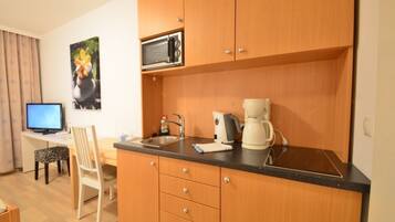 Studio Standar, Bebas Asap Rokok, dapur kecil (50€ cleaning fee included) | Dapur pribadi | Lemari es, microwave (berdasarkan permintaan), dan kompor