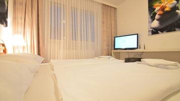 Studio mit Doppelbett,Kochnische, Nichtraucher, zzgl. 50 EUR Reinigungsgebühr | Hochwertige Bettwaren, Minibar, Schreibtisch, Bügeleisen/Bügelbrett