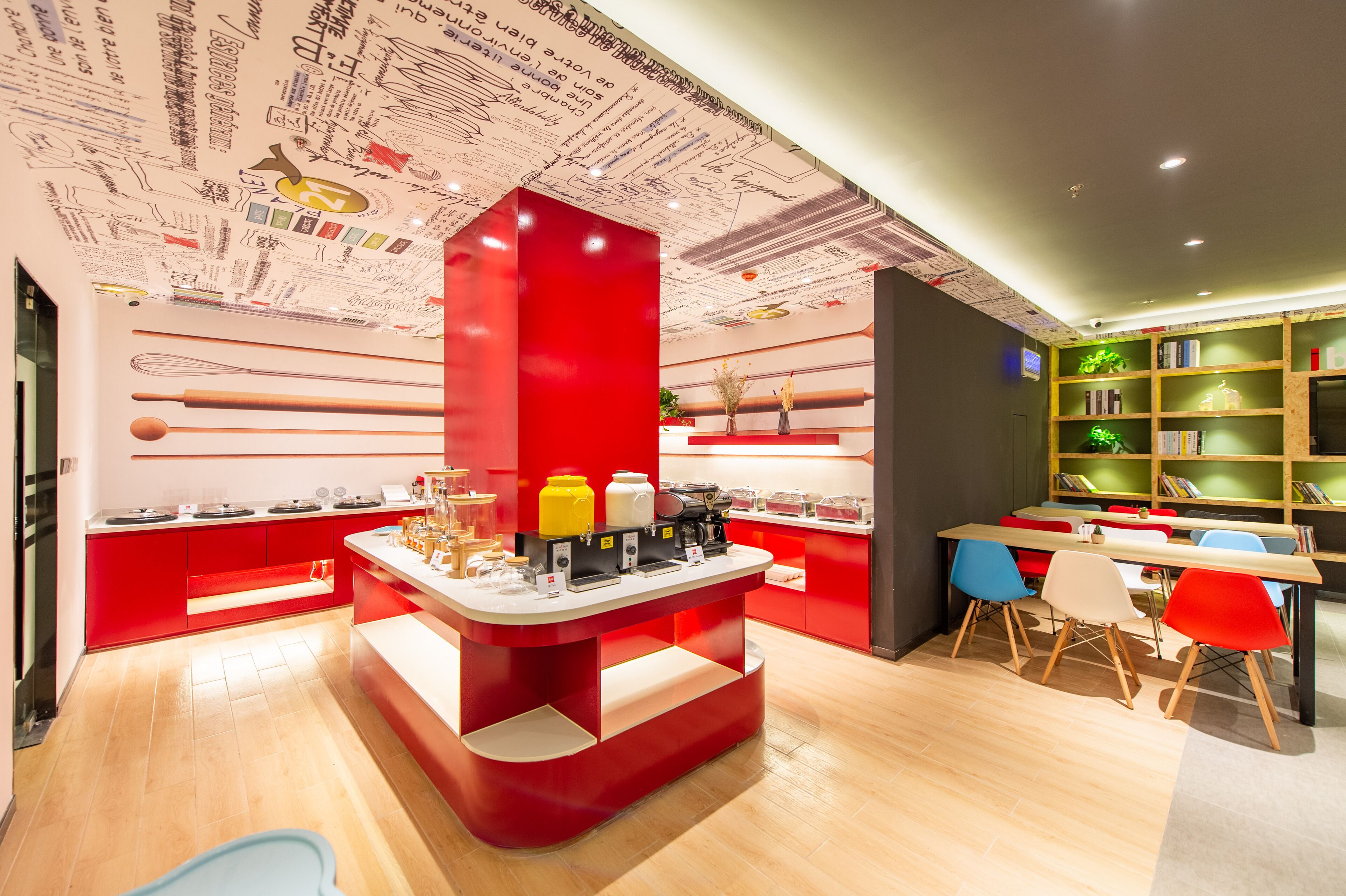 daily buffet breakfast (cny 30 per person)