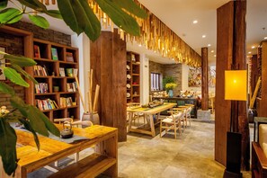 Área de estar no saguão