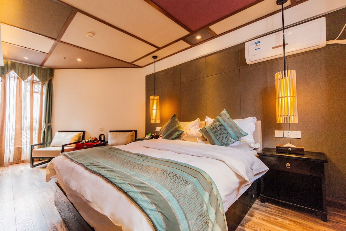 Standard King Room | Premium bedding, desk, blackout drapes, soundproofing