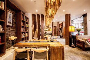 Área de estar no saguão