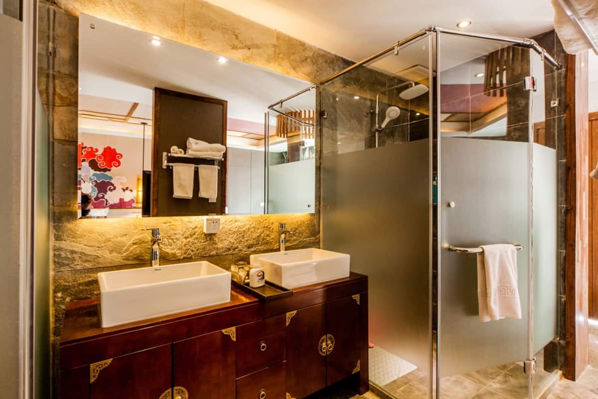 deluxe twin room | bathroom | shower, free toiletries, hair dryer, bathrobes