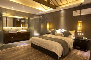 Standard King Room with Garden View