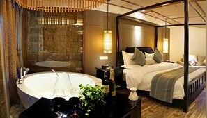 Suíte, vista para o jardim | Roupas de cama premium, escrivaninha, cortinas blackout