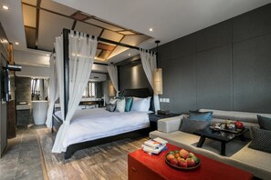 Suíte | Roupas de cama premium, escrivaninha, cortinas blackout