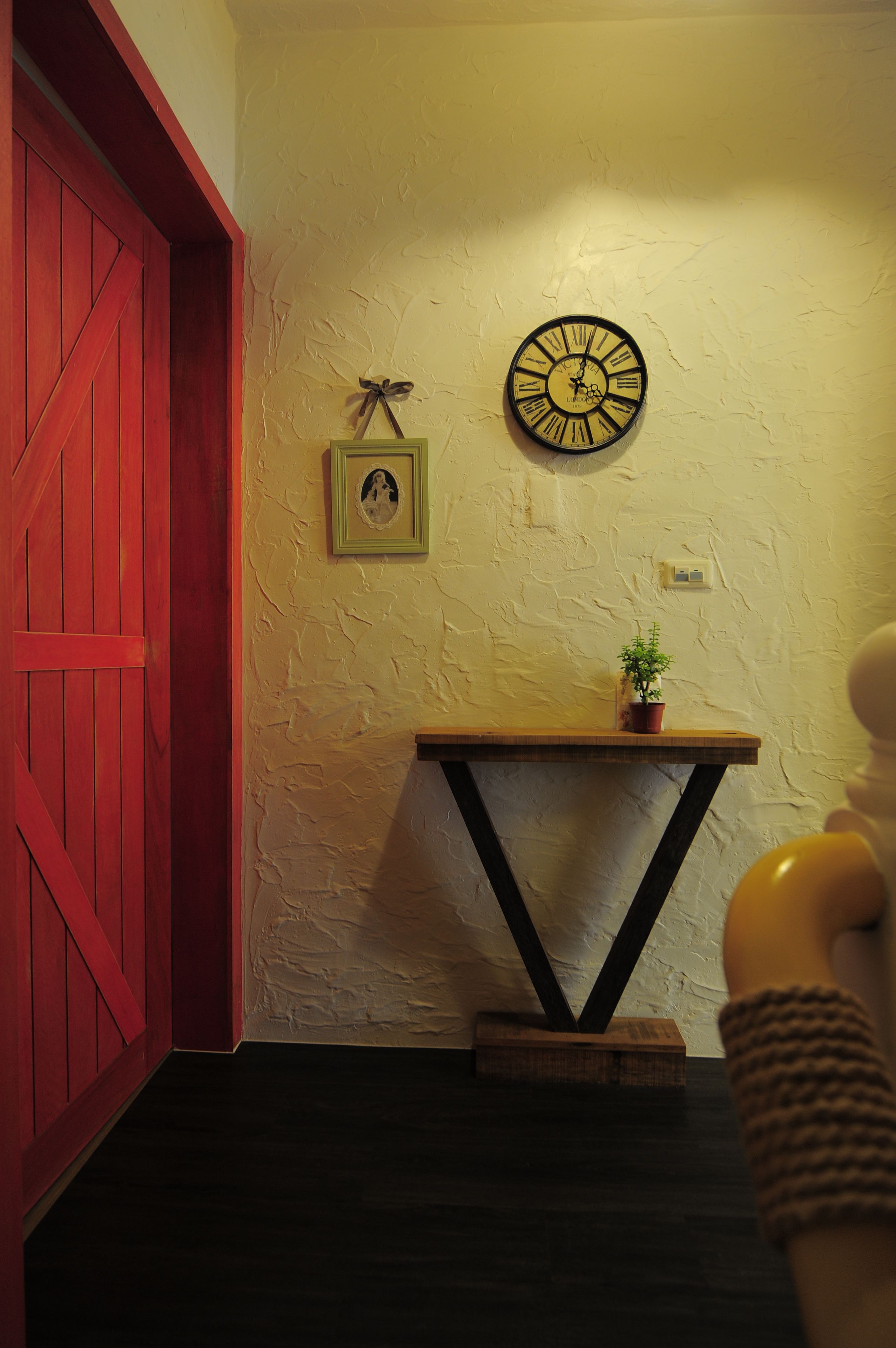 Premium bedding, desk, free WiFi