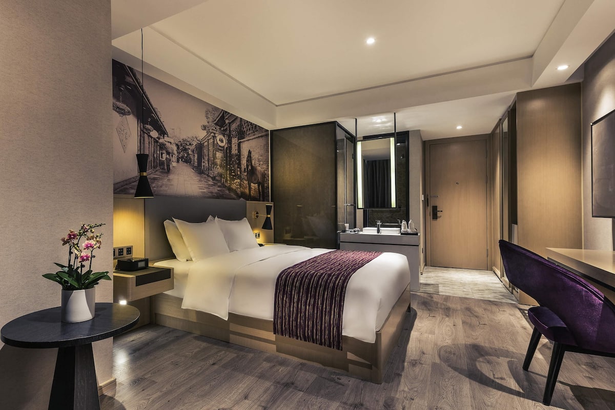 Privilege, Room, 1 King Bed | Exterior