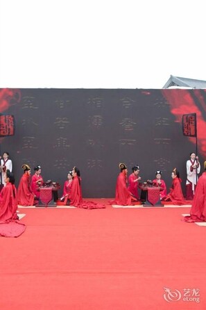 Outdoor banquet area - Qinseyuan Inn (Hengshui)