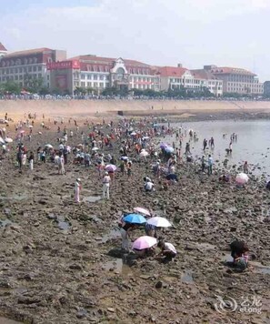 Beach nearby - Golden axe Shortcut Hotel (Qingdao)