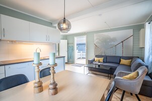 Economy Cabin, Multiple Beds, Courtyard View | Free WiFi, bed sheets