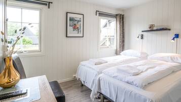 Basic Double Room, 2 Single Beds, Courtyard View | Free WiFi, bed sheets