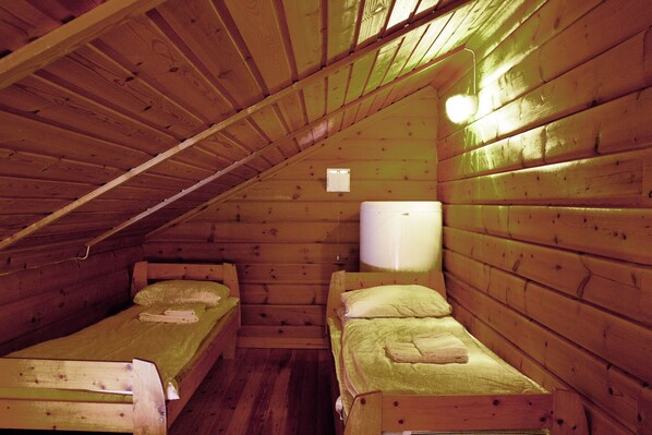 Cabane Confort, plusieurs lits, vue jardin | 1 chambre, Wi-Fi gratuit, draps fournis