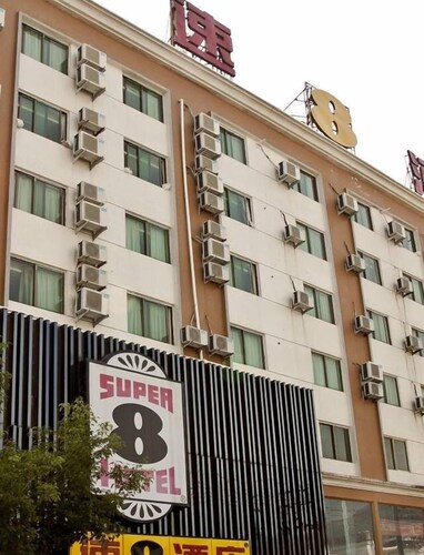 Super 8 Hotel