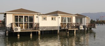 Haihuangxing Fengqing Muwu Villa Hotel