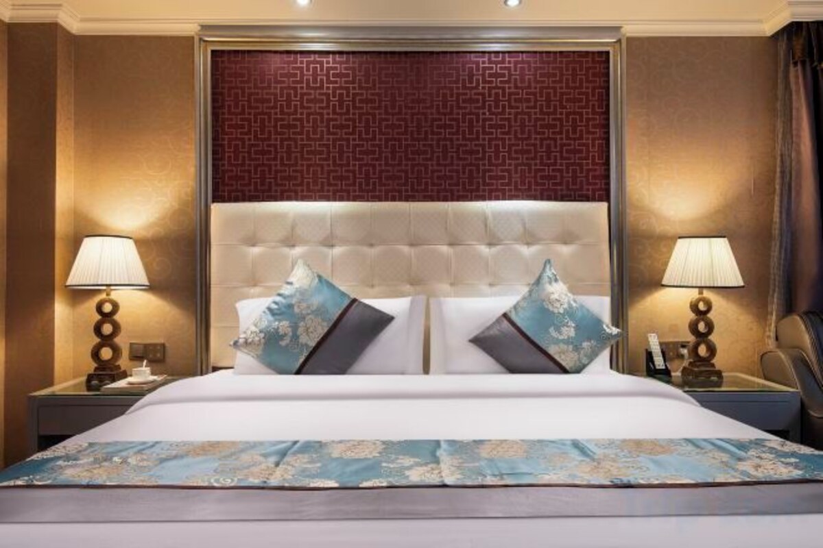 Deluxe Cozy Room