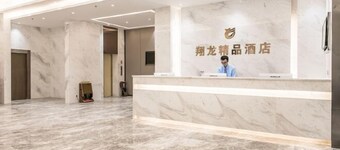 Xianglong Boutique Hotel (Guangzhou North Railway Station Huacheng Road Subway Station)