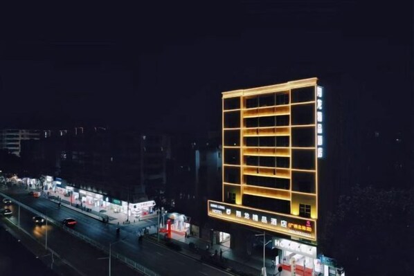 Exterior - Xianglong Boutique Hotel (Guangzhou North Railway Station Huacheng Road Subway Station) (Guangzhou)