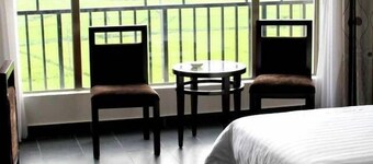 Yading Shanhui Holiday Hotel - Huizhou