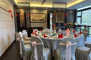 Unclassified image, 4 of 65, button - 1881 Peninsula Hotel (Wuxi)