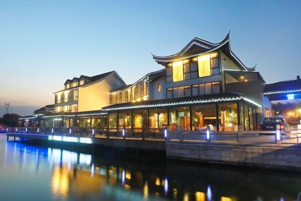 المنشأة من الخارج