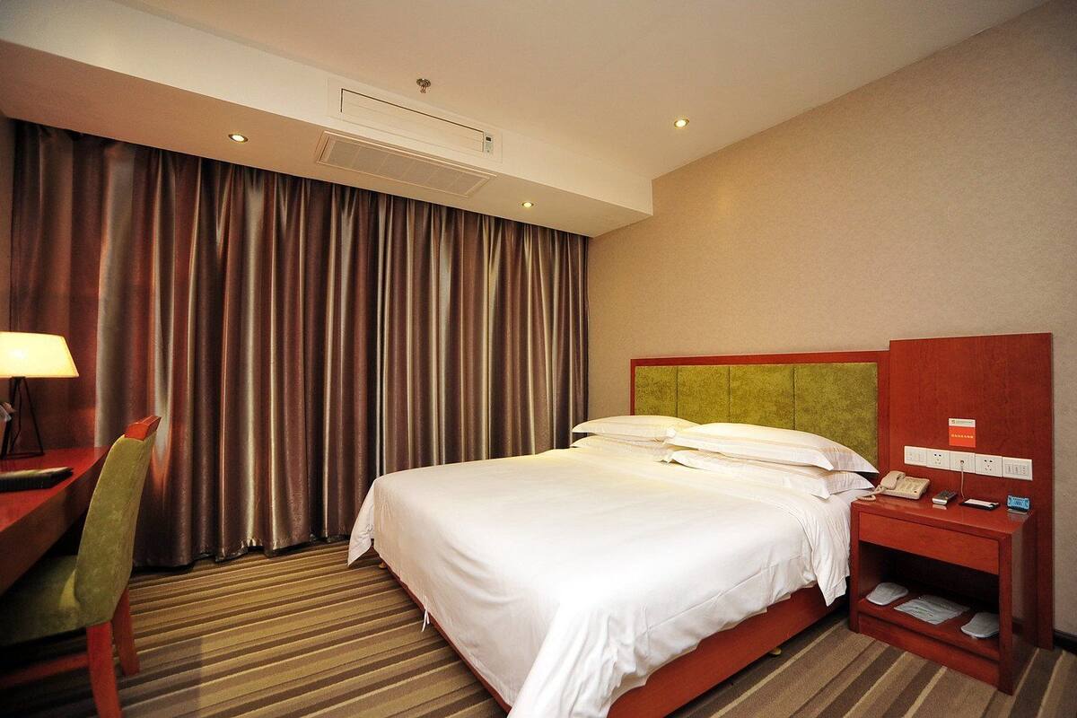 Standard Double Room | Desk, blackout curtains, free WiFi