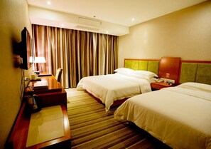 Standard Twin Room | Desk, blackout curtains, free WiFi
