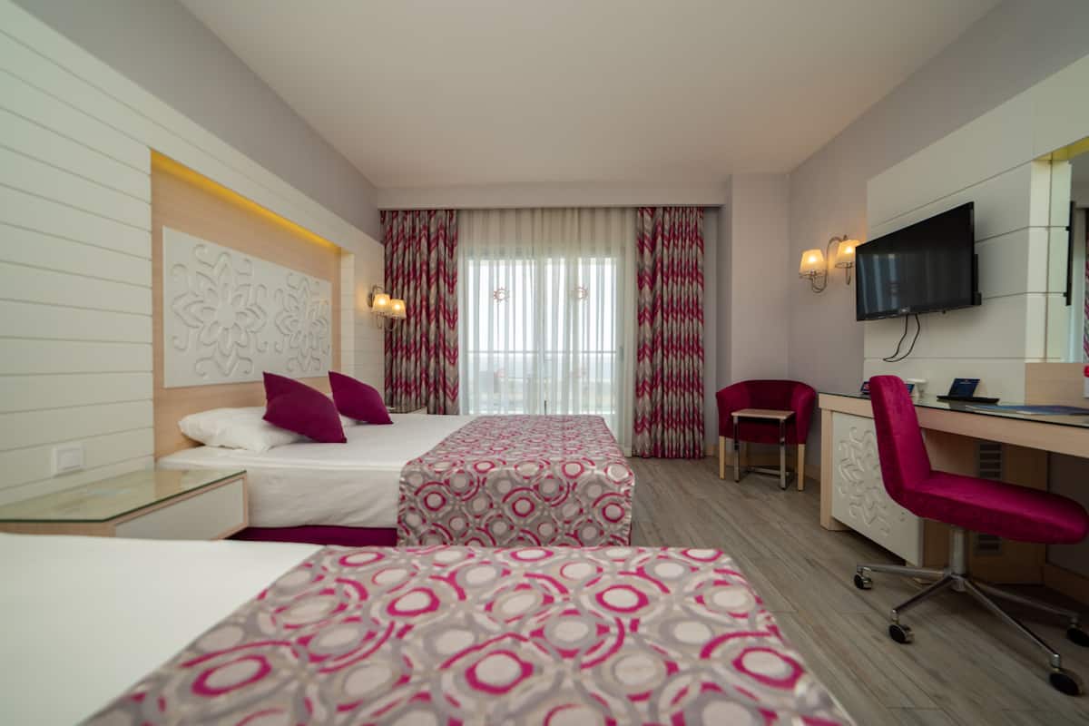Luxe beddengoed, een gratis minibar, een kluis op de kamer, een bureau