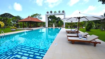 Indoor pool, outdoor pool, free pool cabanas, pool umbrellas