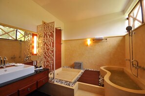 Ducha y bañera combinadas y bañera de hidromasaje